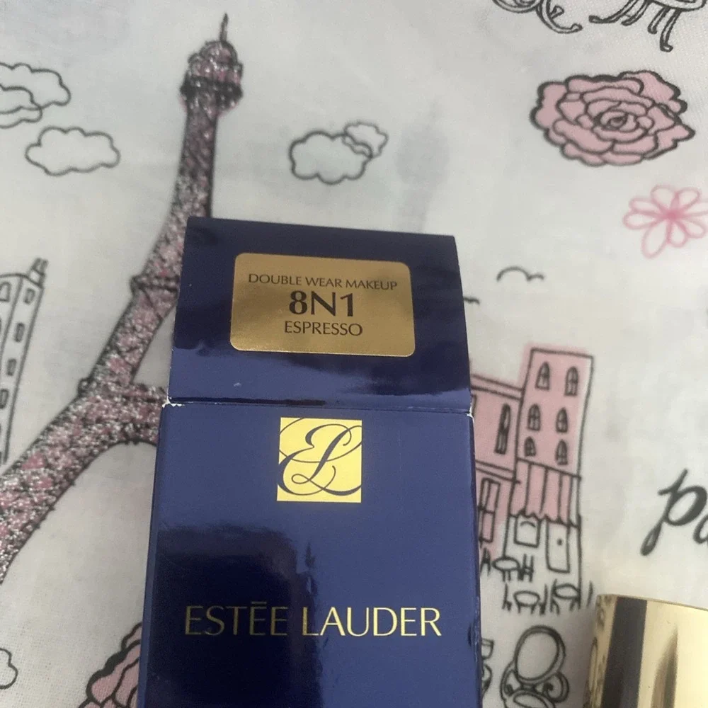 Estee Lauder Double Wear Stay In Place Makeup Foundation 1 fl oz / 30 mL 8N1 Esp